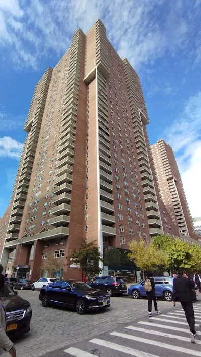 Independence Plaza North Apartments Picture 3