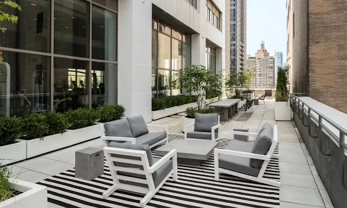 90W Luxury Apartments Picture 1