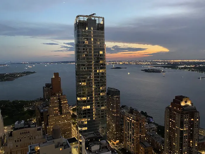 90W Luxury Apartments Picture 4
