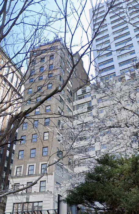 90W Luxury Apartments Picture 10