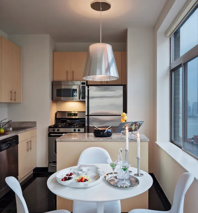 90W Luxury Apartments Picture 9