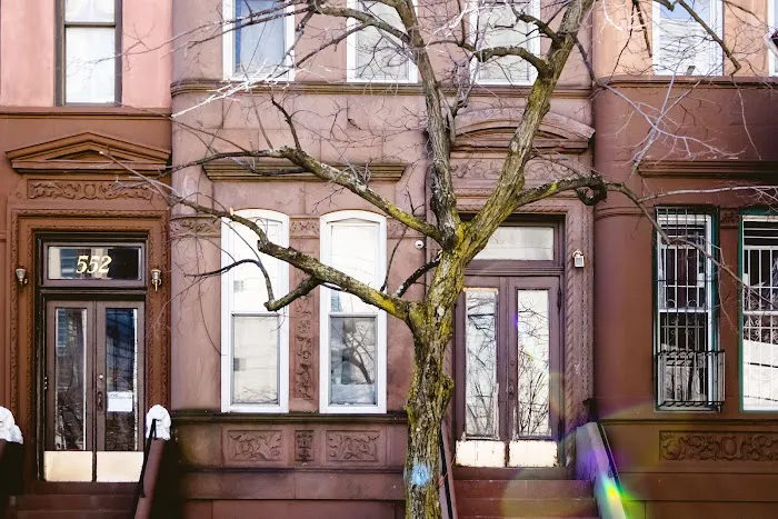 Hudson Brownstone Picture 7