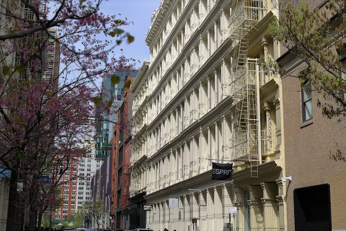 Soho Building Picture 10