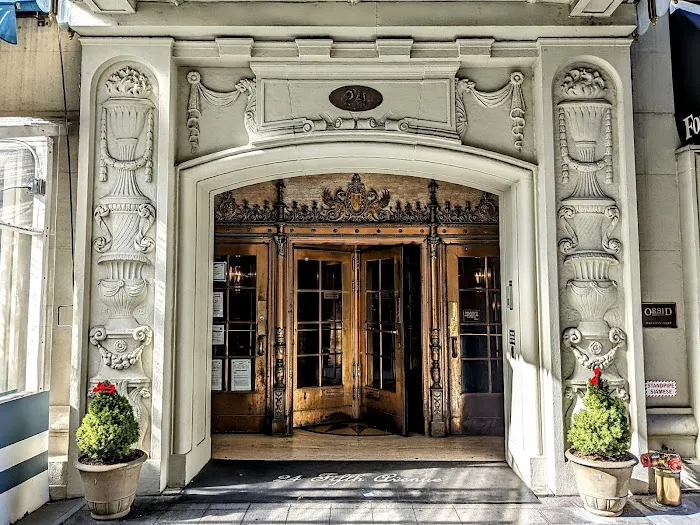 24 Fifth Avenue Picture 7