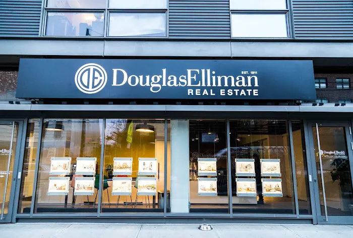 Douglas Elliman Real Estate Office in Williamsburg in Brooklyn, NY Picture 4