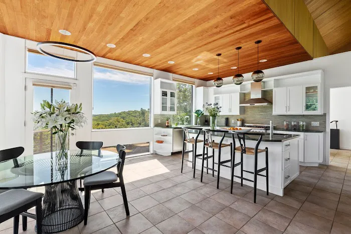 Compass Real Estate - Coast Picture 5