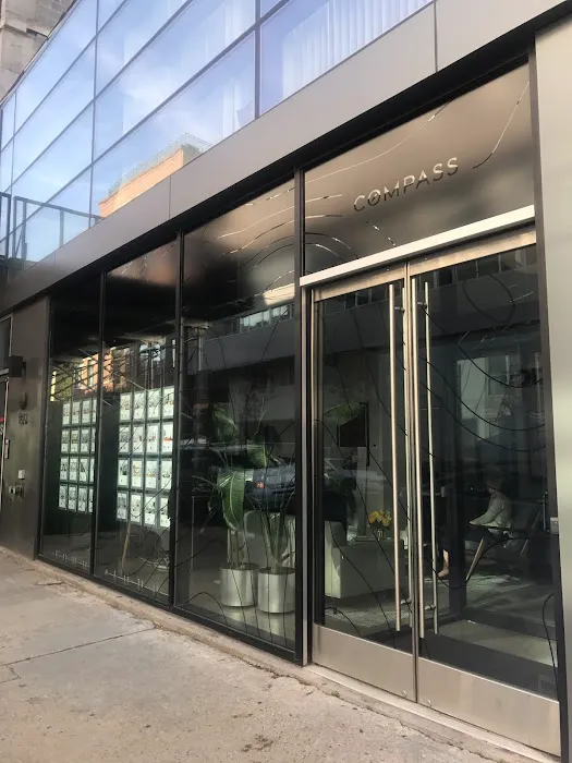 Compass Real Estate - Williamsburg Picture 1
