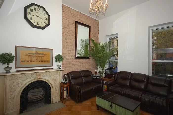 Green Line Realty Picture 1