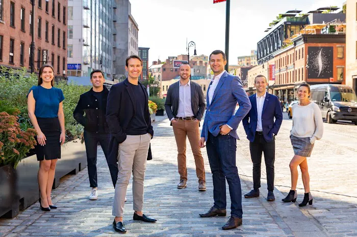 Fabrikant Bond Team at Compass Picture 4