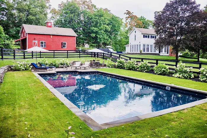 Red Cottage Picture 7
