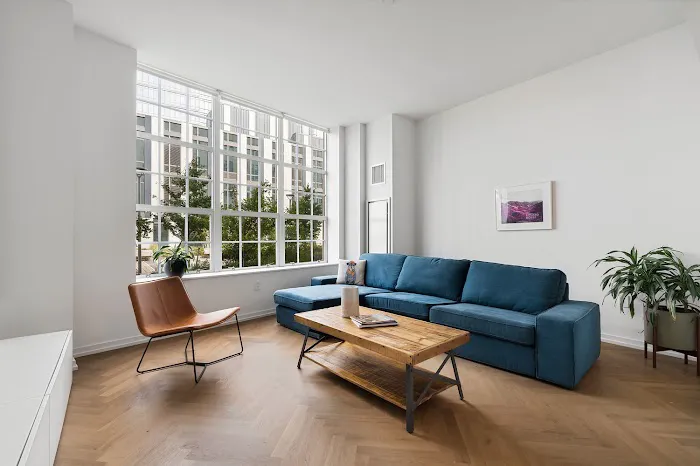 Residential Real Estate Agent at Compass NYC Gavin Hammon Picture 9