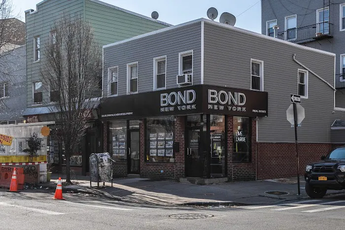 BOND New York Picture 2
