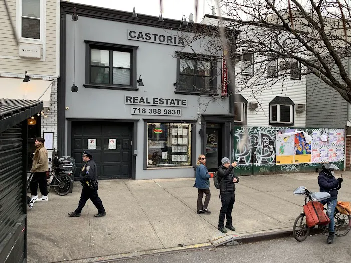 Castoria Real Estate Picture 1