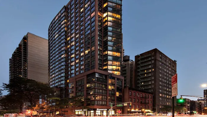 300 East 39th Apartments Picture 1