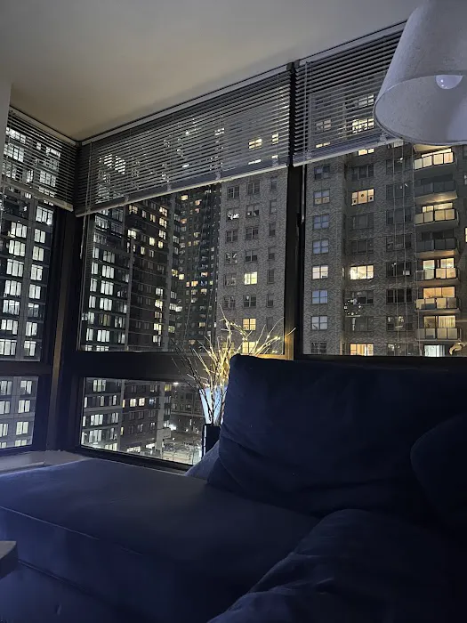 300 East 39th Apartments Picture 3