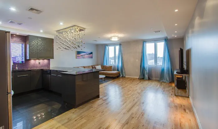 Mdrn. Residential Picture 7
