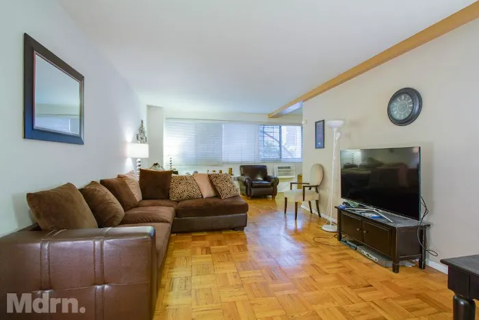Mdrn. Residential Picture 8