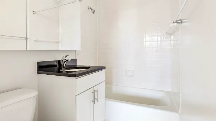 Murray Hill Tower Apartments Picture 3