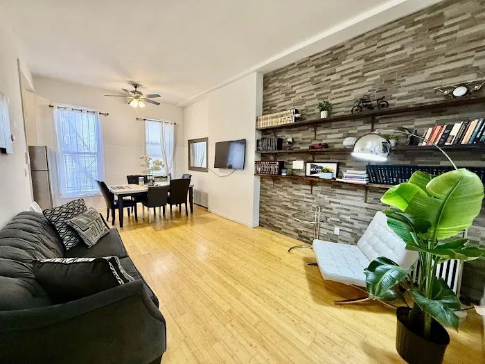 Posh Renovated Apartment Picture 9