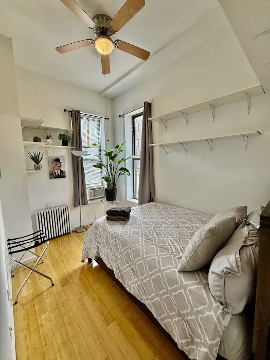 Posh Renovated Apartment Picture 4