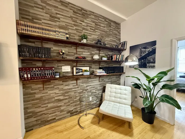 Posh Renovated Apartment Picture 1