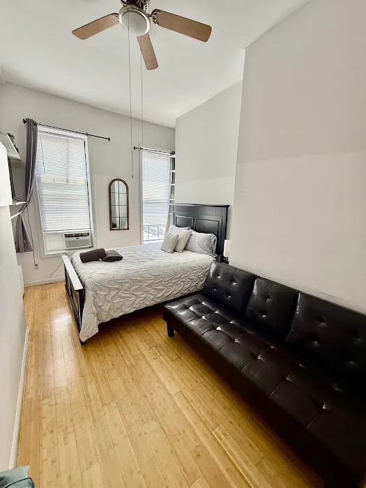 Posh Renovated Apartment Picture 2