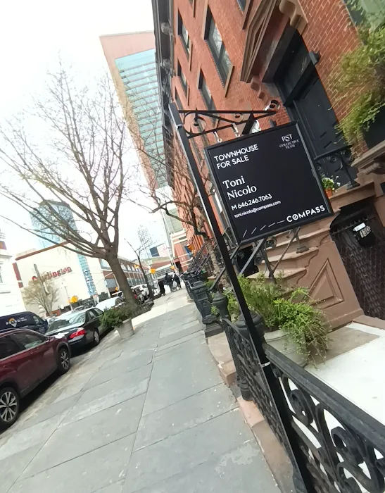 Compass Real Estate-Downtown Brooklyn Picture 1