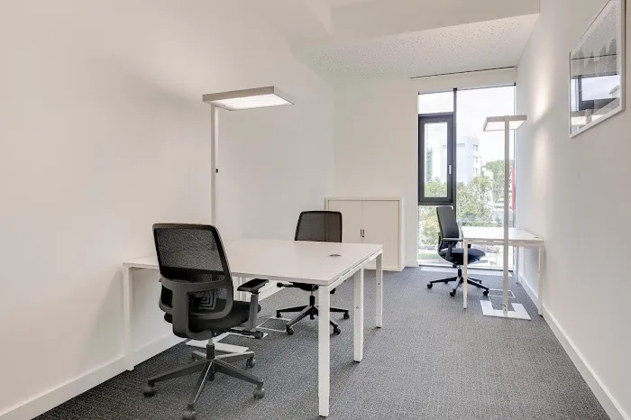 Regus Manhattan Ave Picture 6