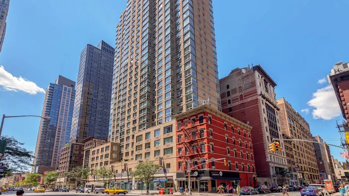 777 6th Avenue Apartments Picture 1