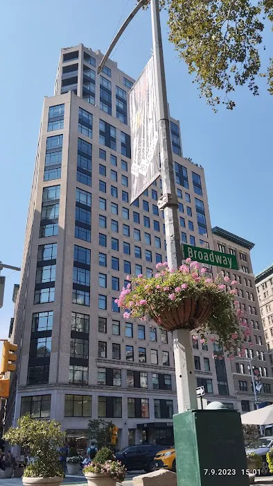 16 Madison Square West Picture 8