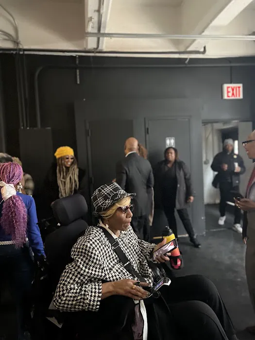 Sanders & Assoc NYC Picture 2