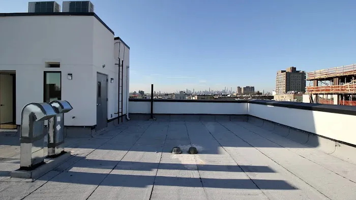 Pear NYC Picture 3