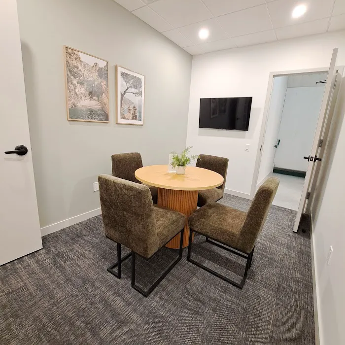 Broadway Suites LLC Picture 6