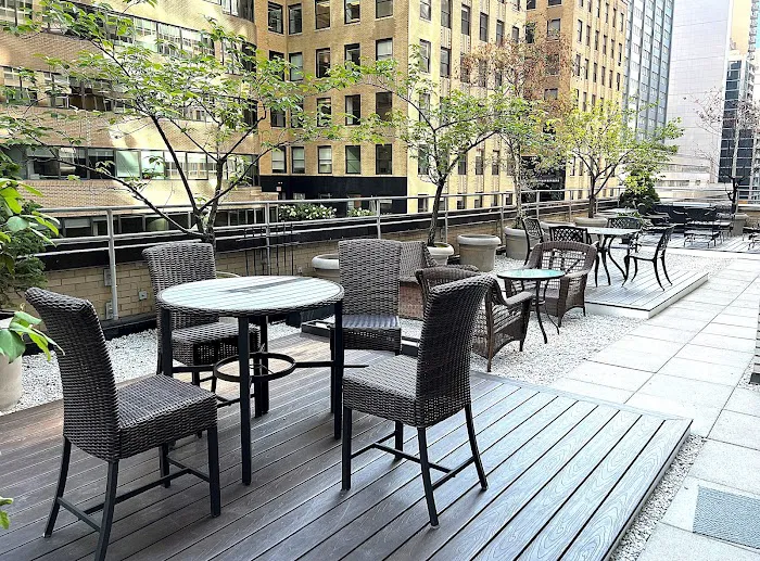 144 East 44th Street Picture 3