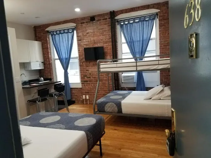 Studios Midtown Manhattan Picture 8