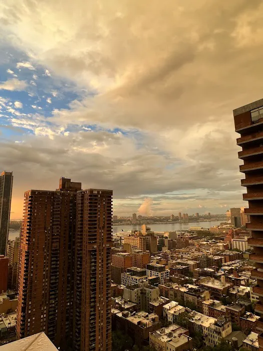 420 West 42nd Street Picture 9