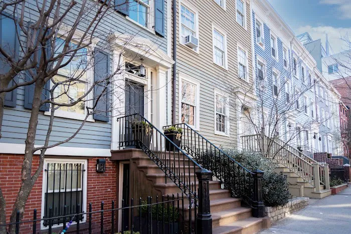 Daniel Gale Sotheby's International Realty (Cobble Hill Office - Brooklyn) Picture 3