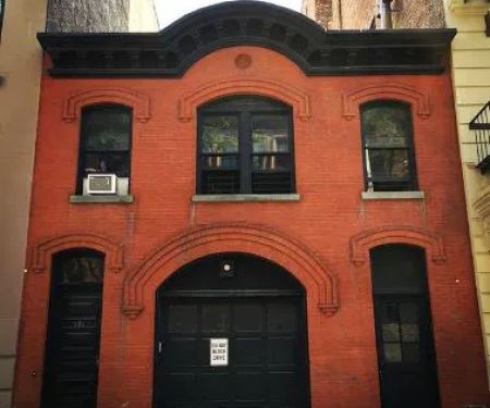 Douglas Elliman Real Estate Office in Brooklyn Heights in Brooklyn, NY