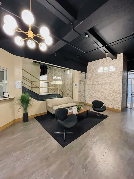 Broadway Suites LLC Picture 1