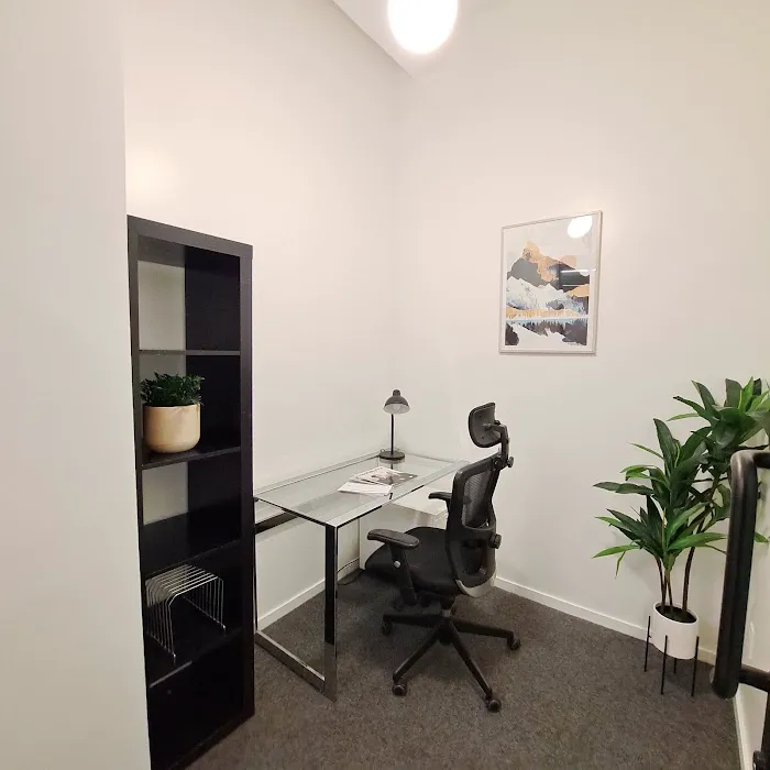 Broadway Suites LLC Picture 2