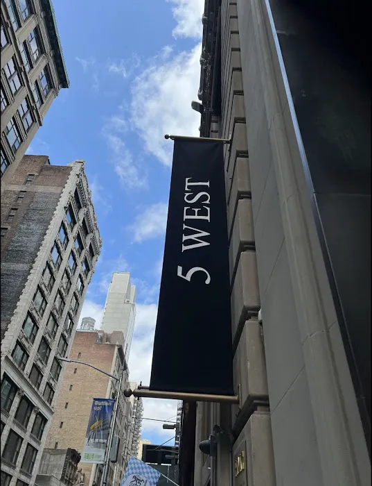 Broadway Suites LLC Picture 10