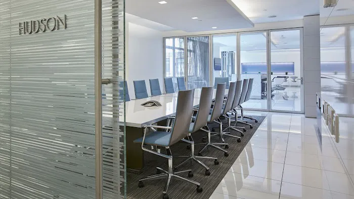 Emerge212 - NYC Full-Service Office Suites & Rentals - 125 Park Ave Picture 2
