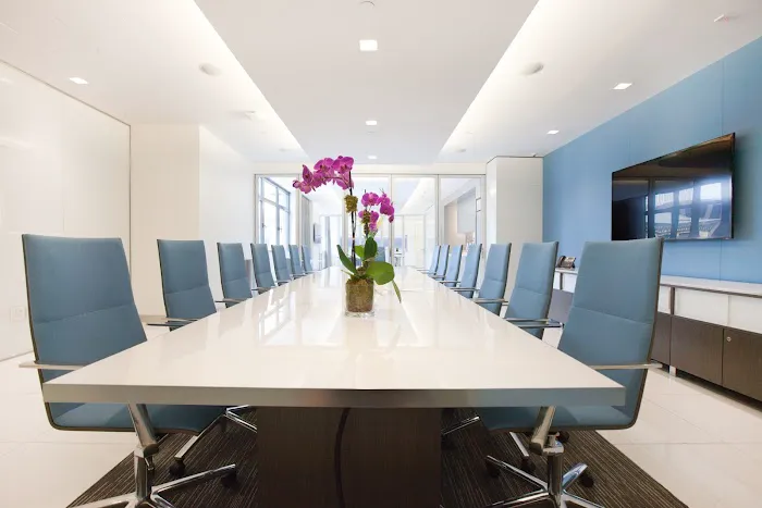 Emerge212 - NYC Full-Service Office Suites & Rentals - 125 Park Ave Picture 5