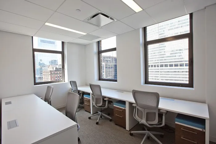 Emerge212 - NYC Full-Service Office Suites & Rentals - 125 Park Ave Picture 4