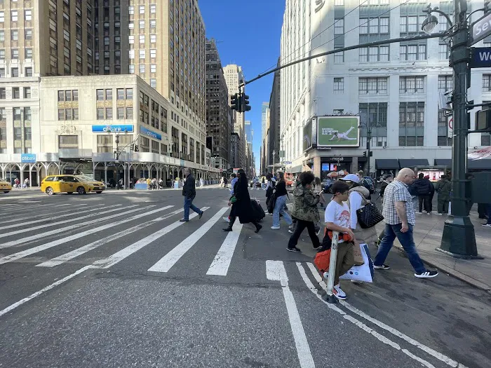 450 Seventh Avenue Picture 7