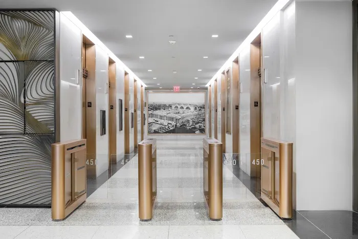 450 Seventh Avenue Picture 5