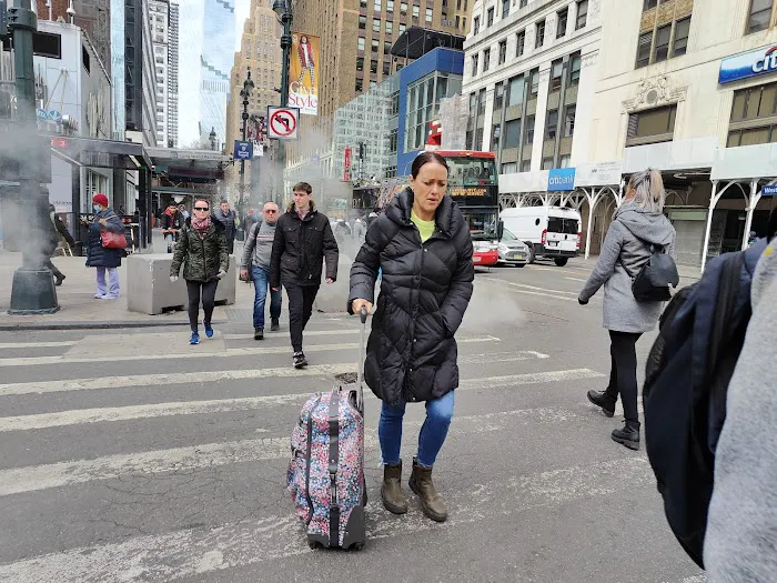 450 Seventh Avenue Picture 9