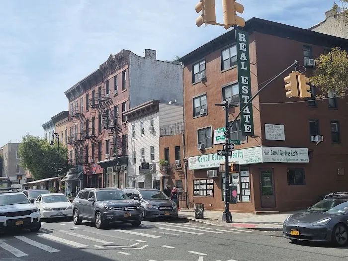 Carroll Gardens Realty Picture 3