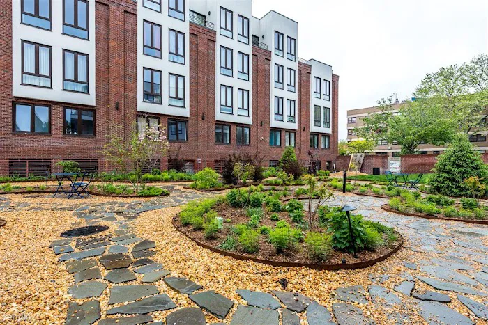 Simply Brooklyn Realty Picture 1