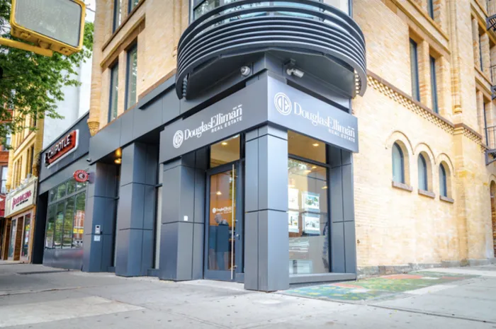 Douglas Elliman Real Estate Office in Brooklyn, NY Picture 3